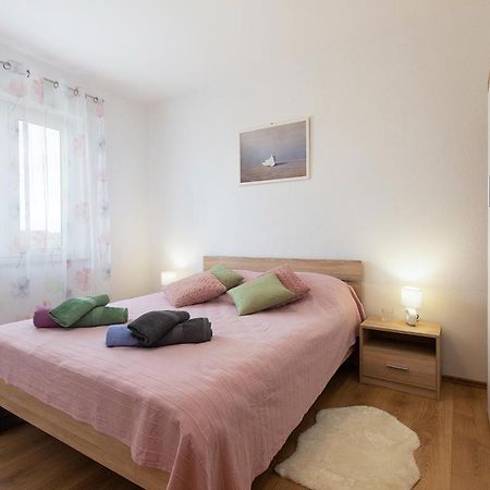 Apartment Little Gallery **** Ровин Екстериор снимка