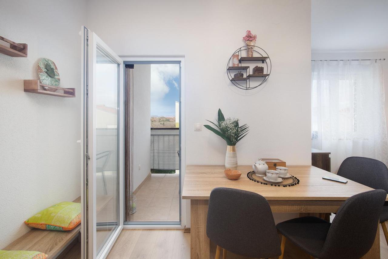 Apartment Little Gallery **** Ровин Екстериор снимка