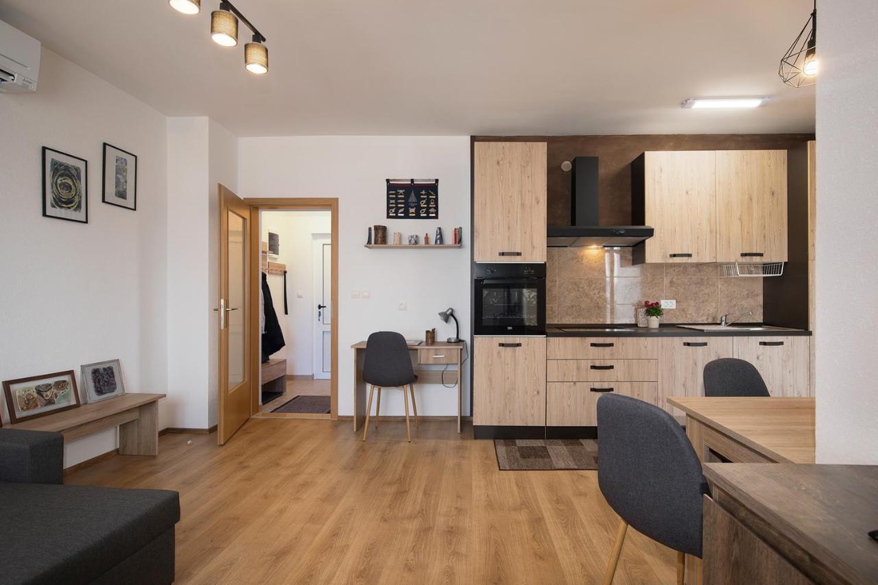 Apartment Little Gallery **** Ровин Екстериор снимка